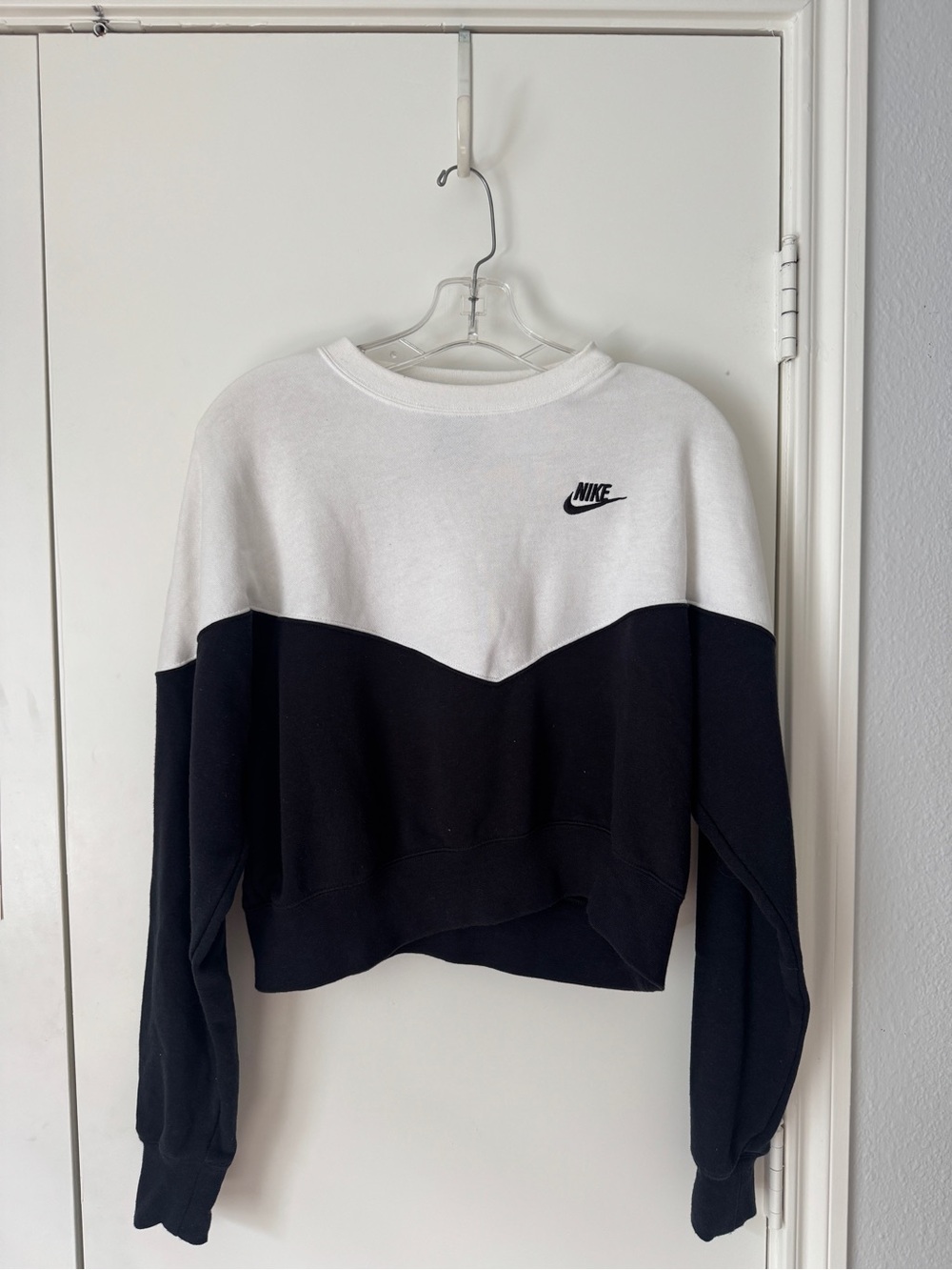 Nike Black and White Sweatshirt